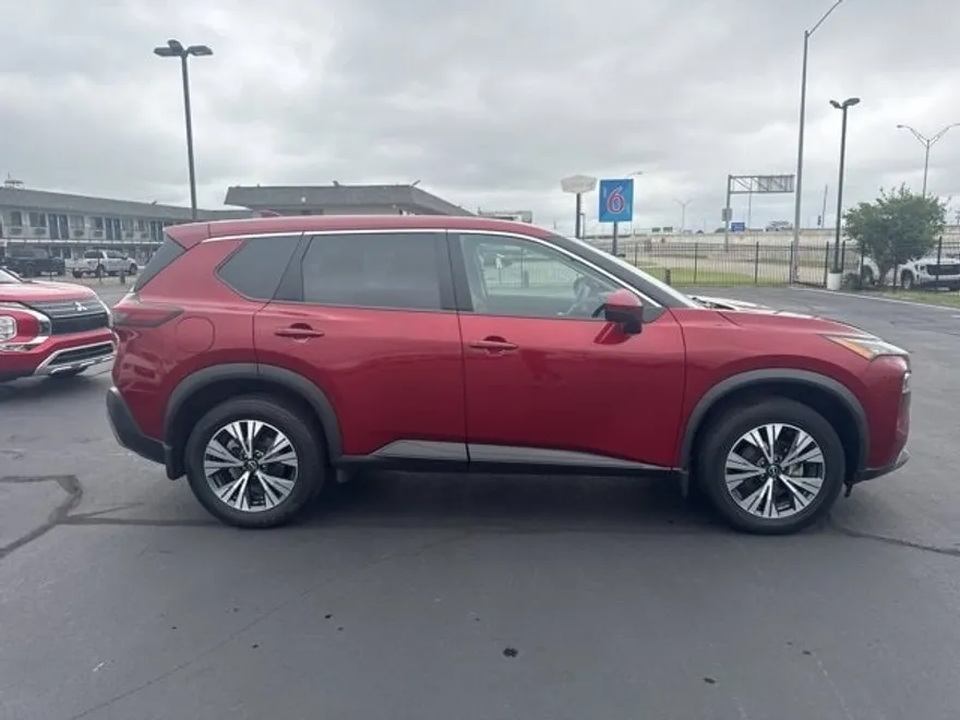 2022 Nissan Rogue SV photo 1