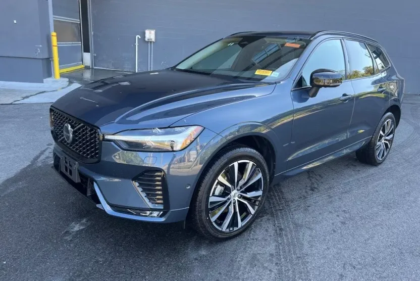 2025 Volvo XC60 B5 Plus photo 1