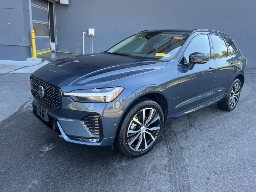 2025 Volvo XC60 B5 Plus photo 1