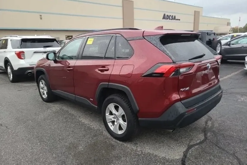 2019 Toyota RAV4 Hybrid LE photo 1