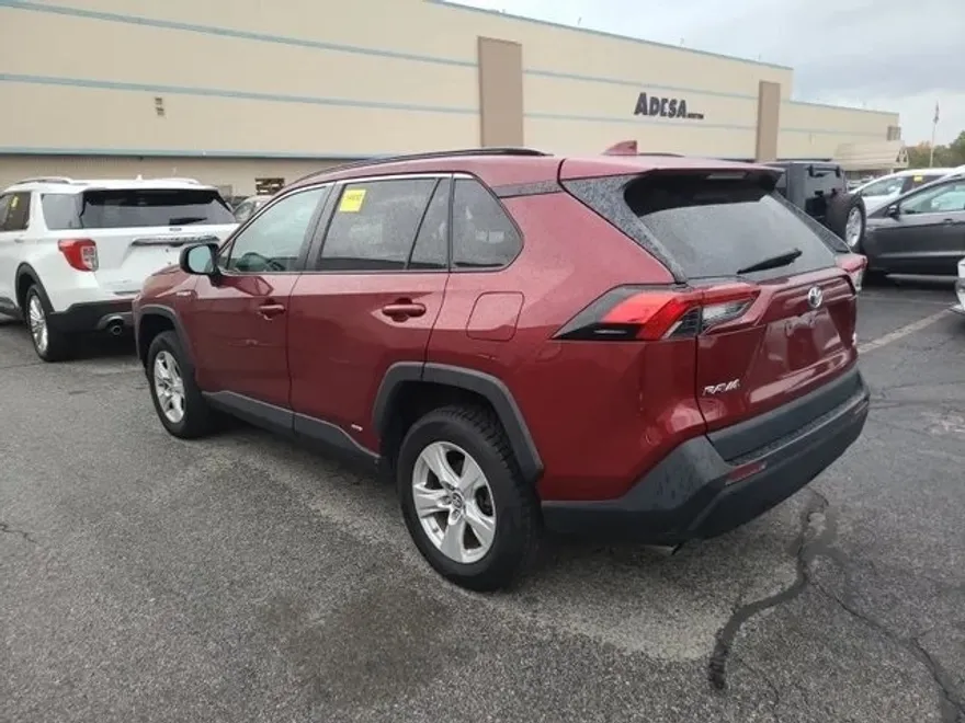 2019 Toyota RAV4 Hybrid LE photo 1