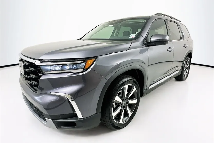 2025 Honda Pilot Touring photo 1