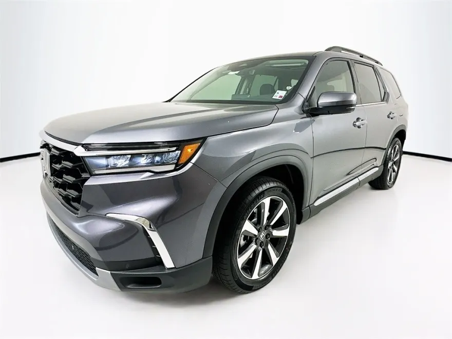 2025 Honda Pilot Touring photo 1