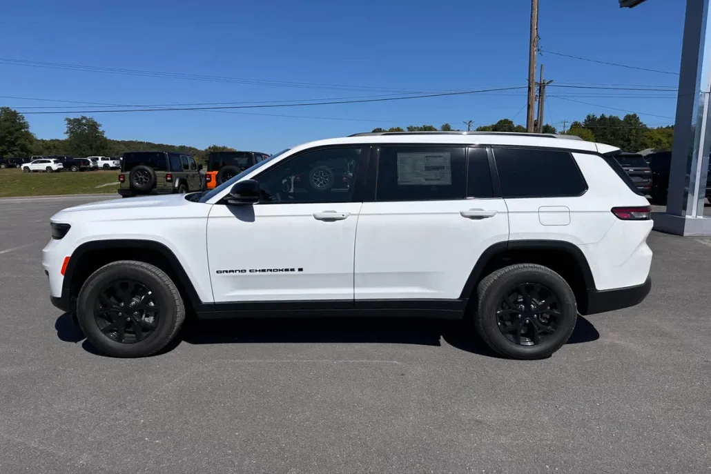 2025 Jeep Grand Cherokee Altitude photo 1