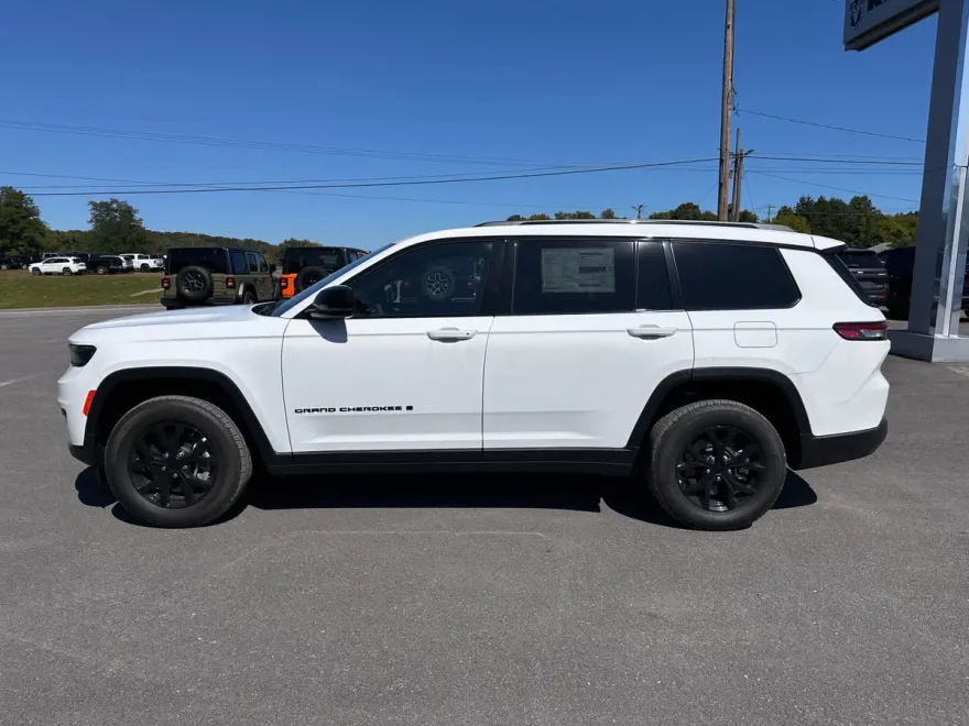 2025 Jeep Grand Cherokee Altitude photo 1