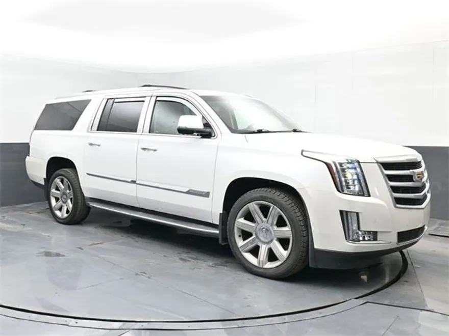 2016 Cadillac Escalade ESV Luxury photo 1
