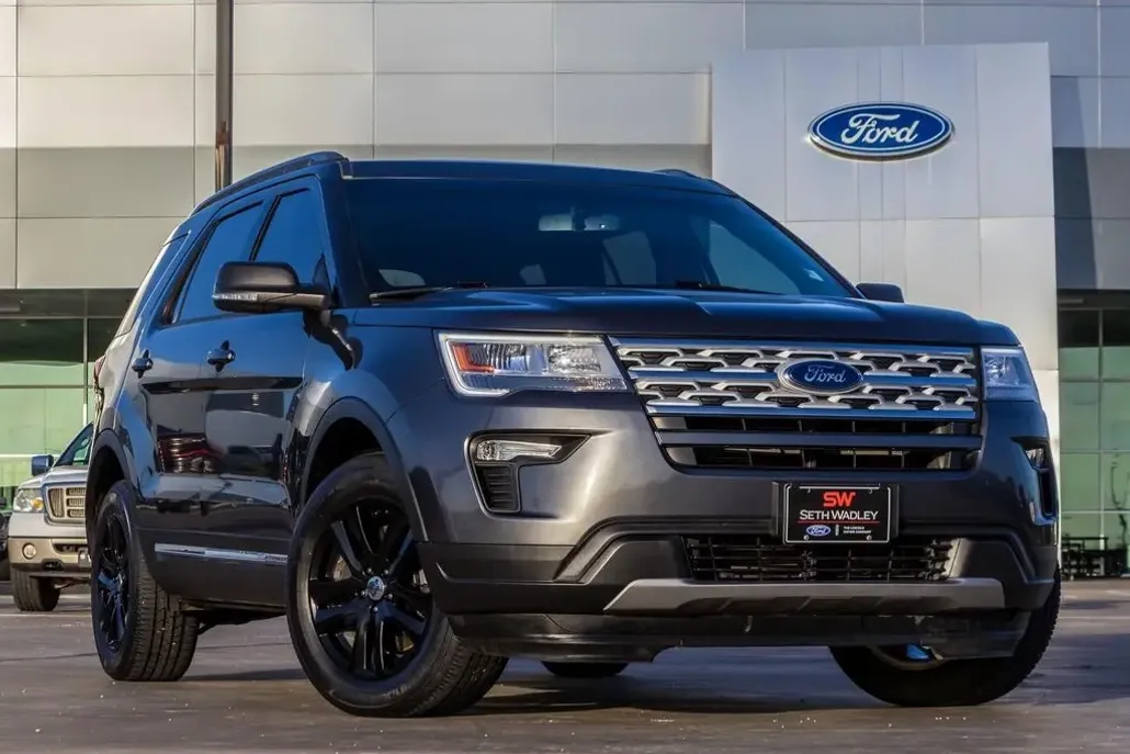 2019 Ford Explorer XLT photo 1