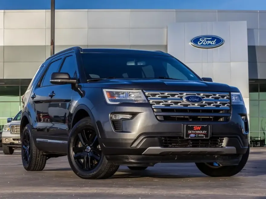 2019 Ford Explorer XLT photo 1