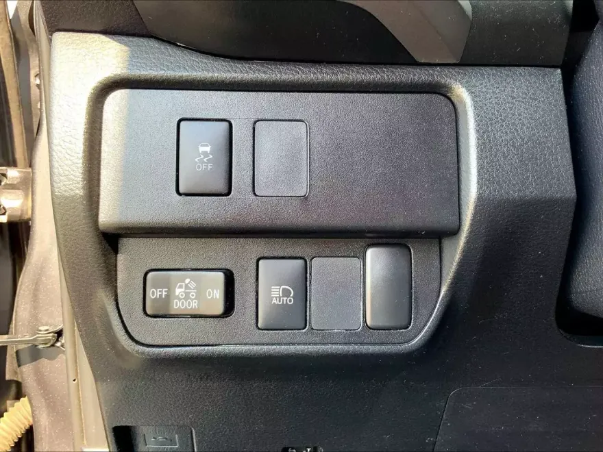 2020 Toyota Tacoma SR5 photo 31