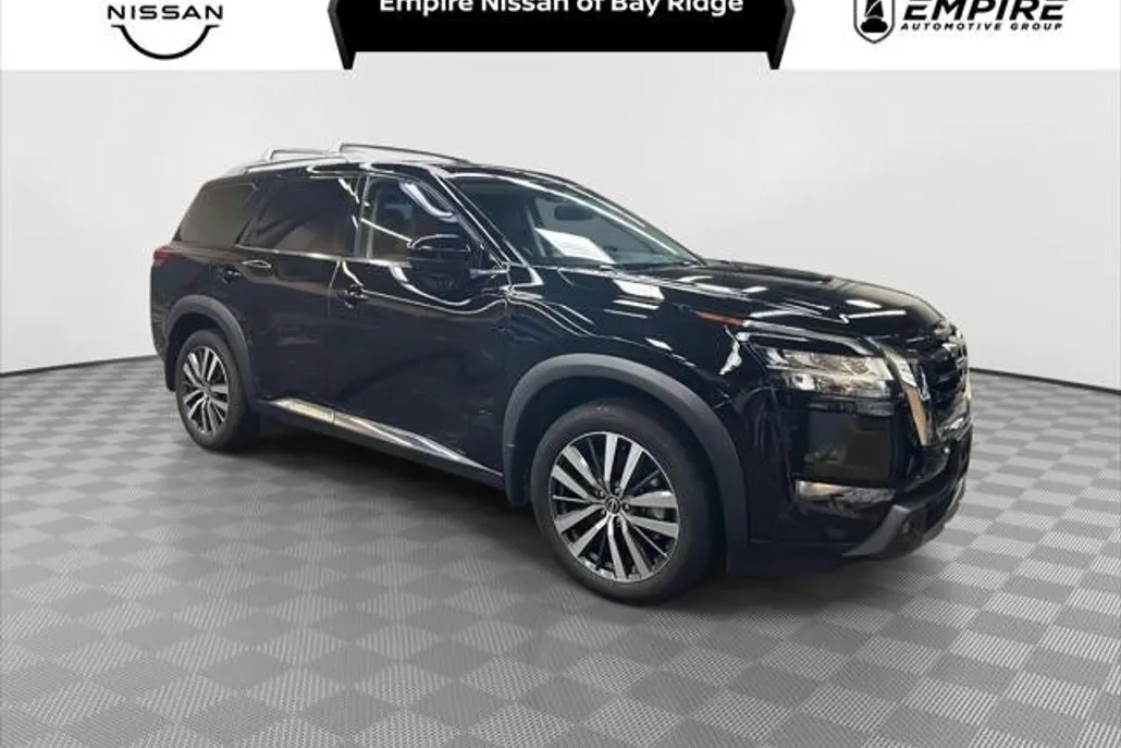 2022 Nissan Pathfinder Platinum photo 1