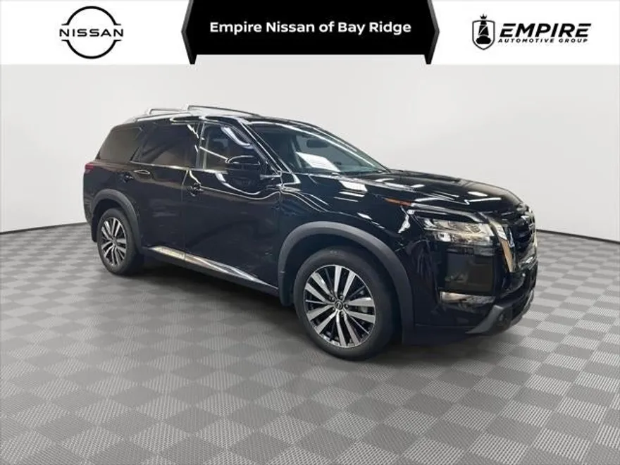 2022 Nissan Pathfinder Platinum photo 1