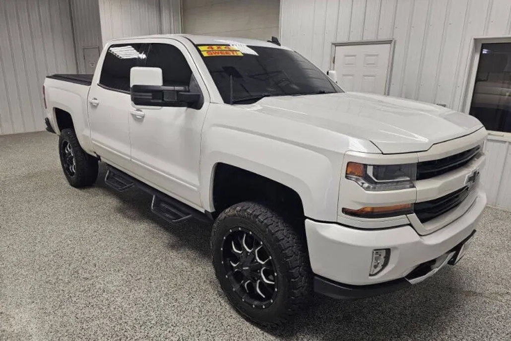 2018 Chevrolet Silverado 1500 LT photo 1