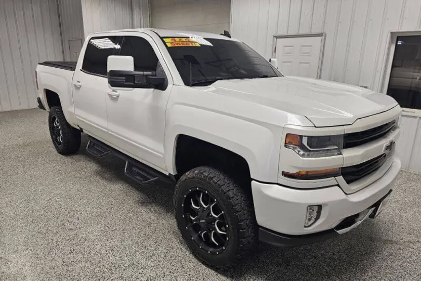 2018 Chevrolet Silverado 1500 LT photo 1