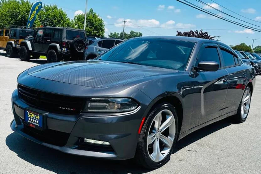 2015 Dodge Charger SXT photo 1
