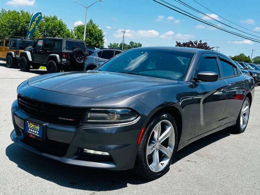 2015 Dodge Charger SXT photo 1