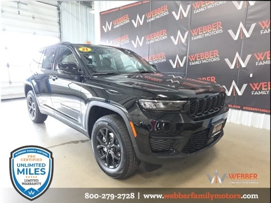 2025 Jeep Grand Cherokee Laredo Altitude photo 1