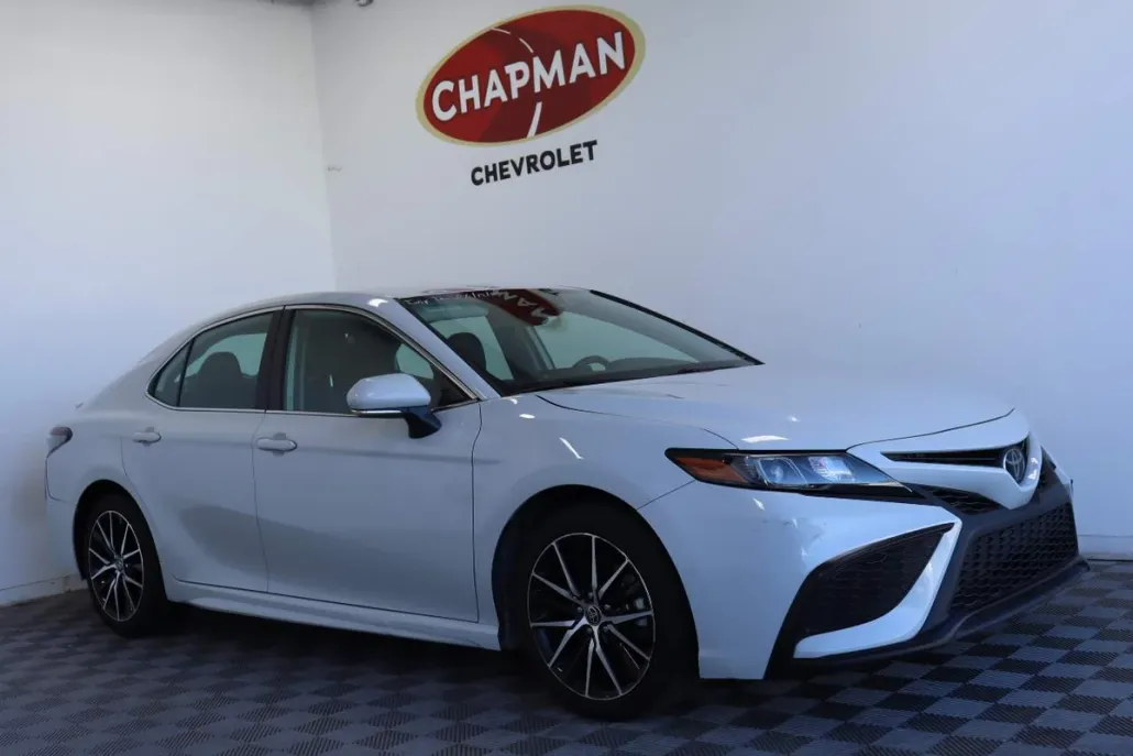 2023 Toyota Camry SE photo 1
