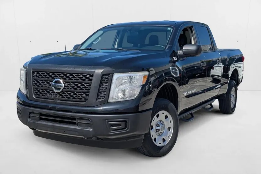 2017 Nissan Titan Crew Cab S photo 1