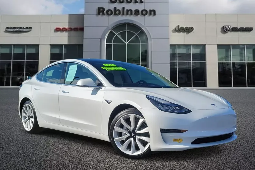 2020 Tesla Model 3 Long Range photo 1