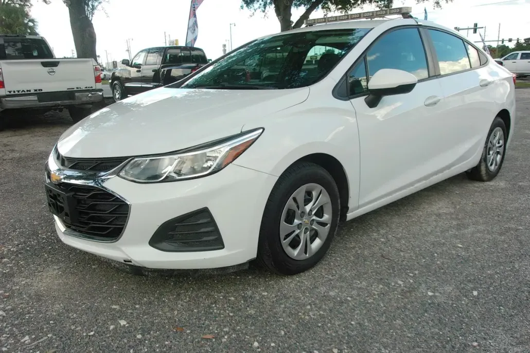 2019 Chevrolet Cruze LS photo 1
