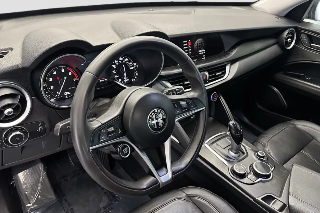 2018 Alfa Romeo Stelvio Q4 photo 1