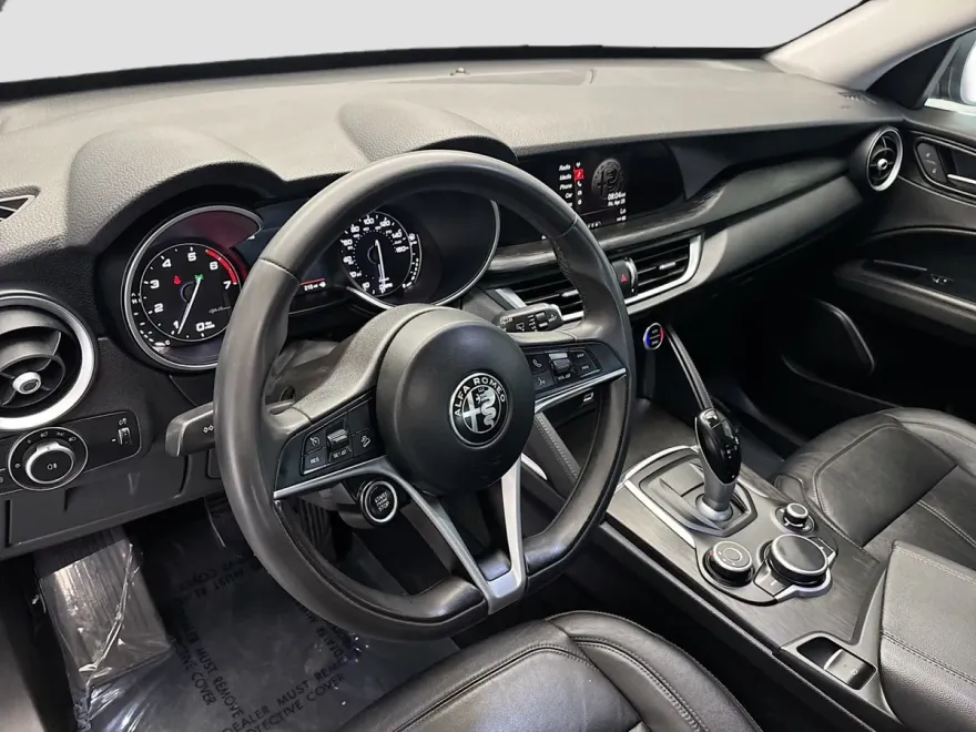 2018 Alfa Romeo Stelvio Q4 photo 1