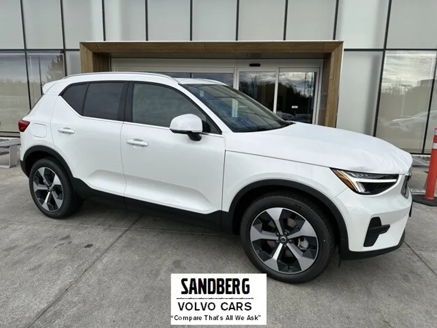 2025 Volvo XC40 Core photo 1