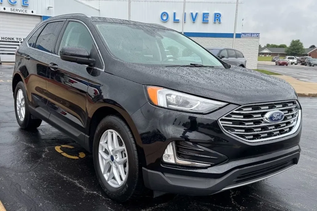 2022 Ford Edge SEL photo 1