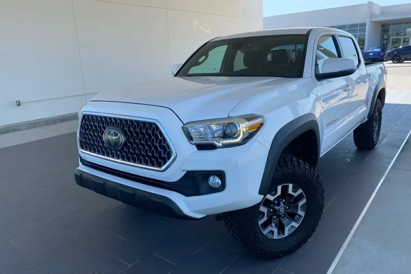 2019 Toyota Tacoma TRD Off-Road photo 1