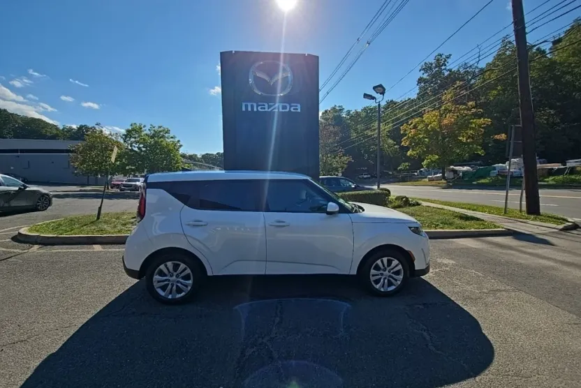 2023 Kia Soul LX photo 1