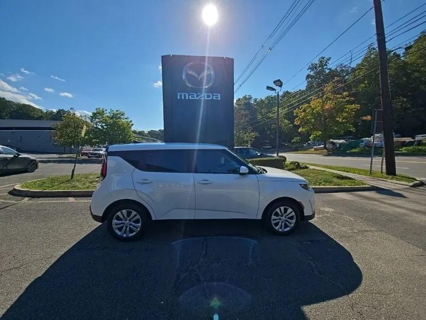 2023 Kia Soul LX photo 1