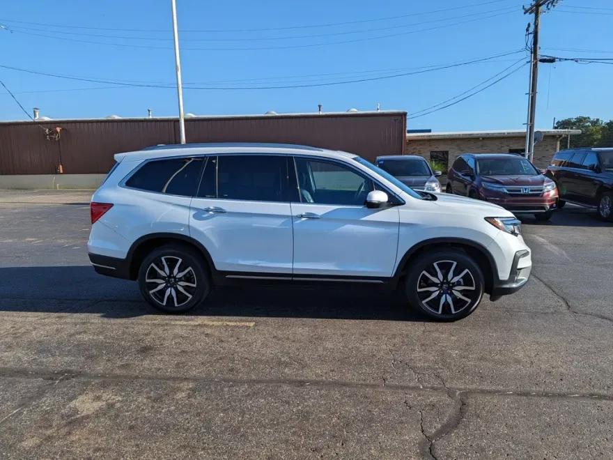 2022 Honda Pilot Touring photo 1
