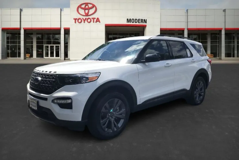 2022 Ford Explorer XLT photo 1