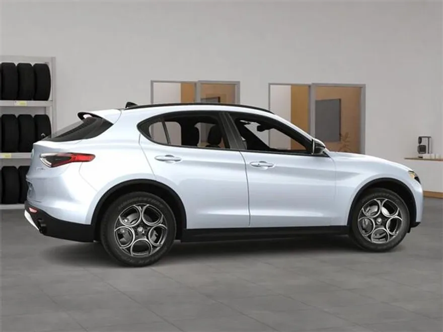 2025 Alfa Romeo Stelvio Sprint photo 6