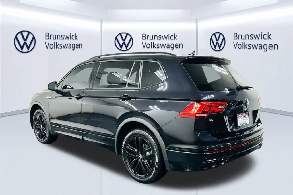 2022 Volkswagen Tiguan SE R-Line Black photo 1