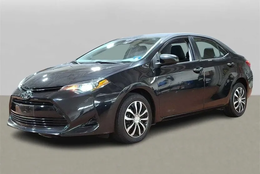 2018 Toyota Corolla LE photo 1