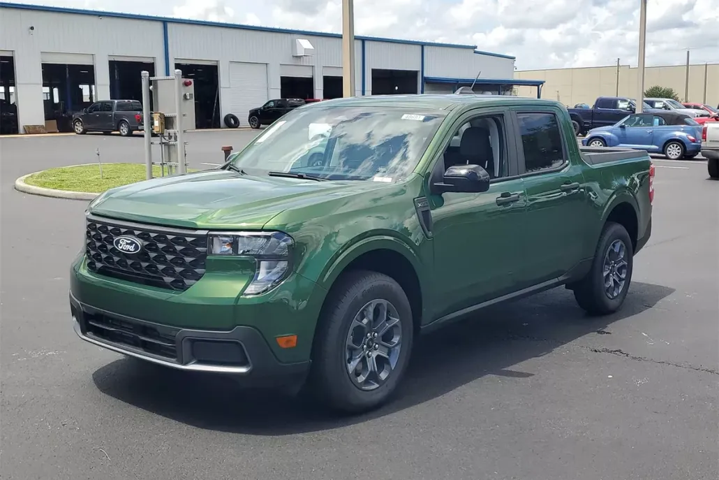 2025 Ford Maverick XLT photo 1