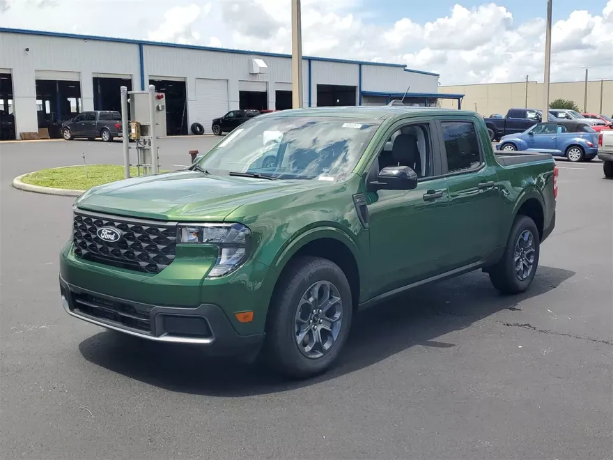 2025 Ford Maverick XLT photo 1