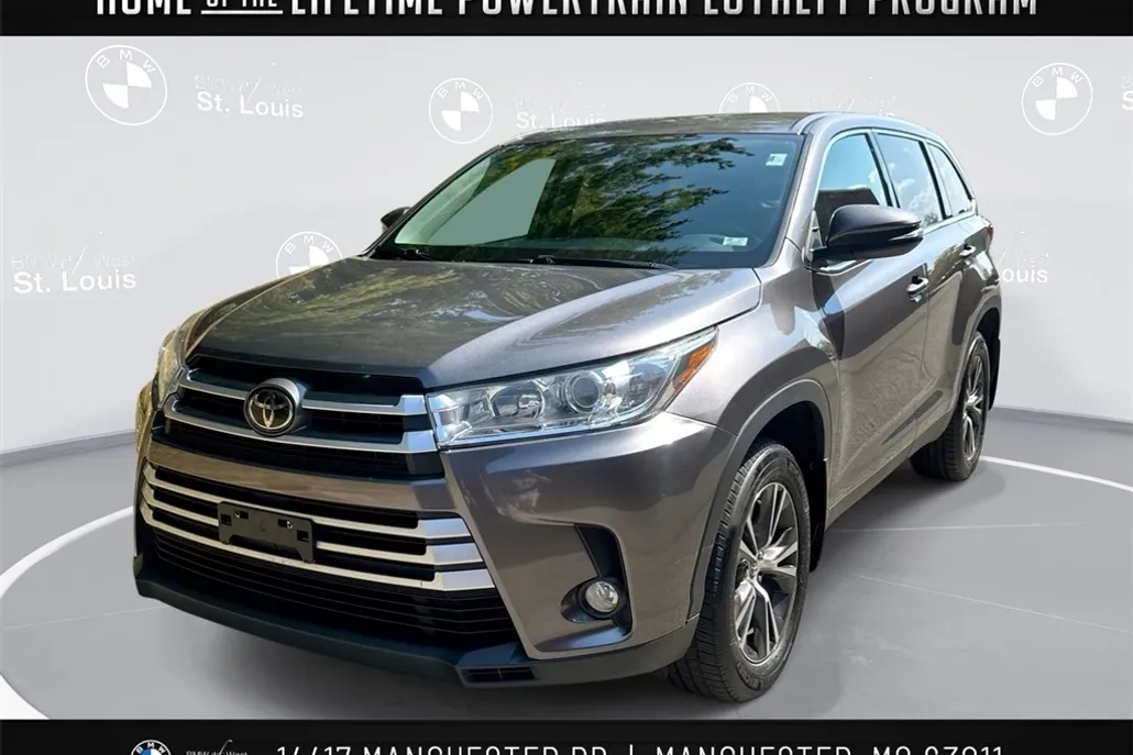 2019 Toyota Highlander LE Plus photo 1