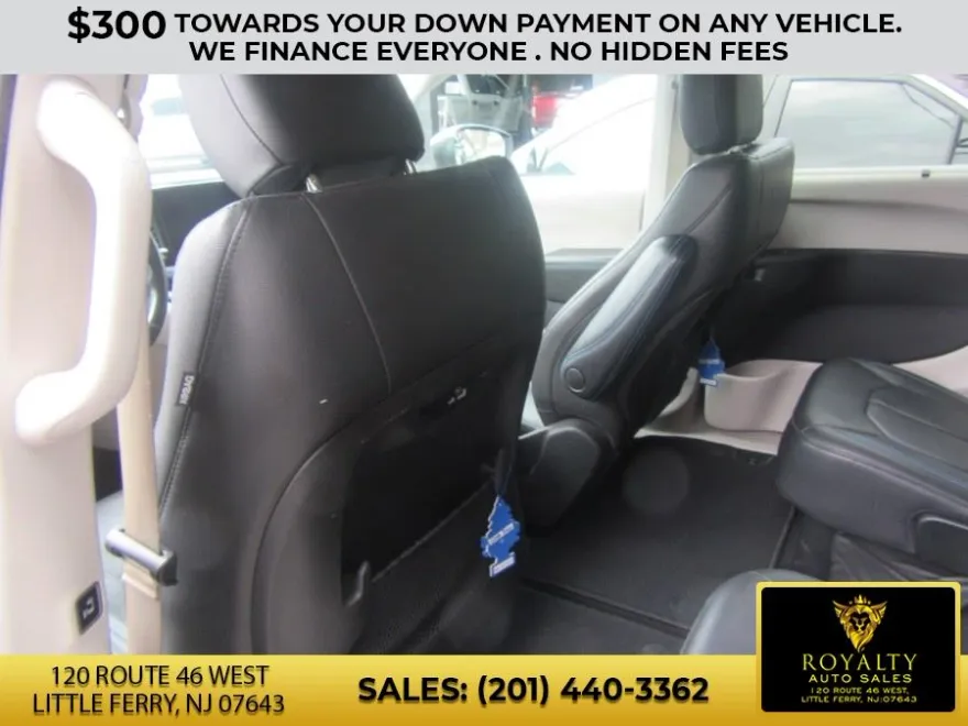 2021 Chrysler Pacifica Touring L photo 16