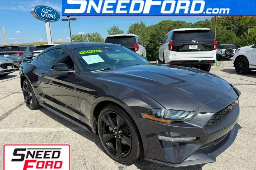 2022 Ford Mustang EcoBoost Premium photo 1