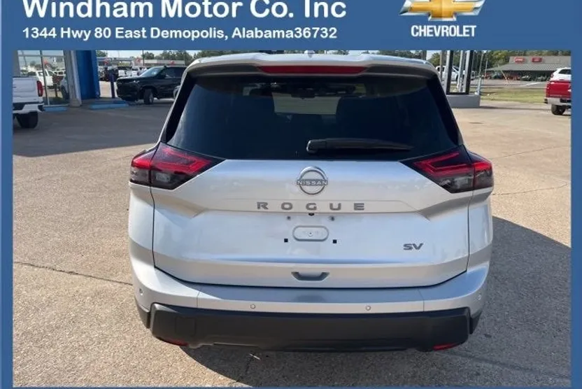 2024 Nissan Rogue SV photo 1