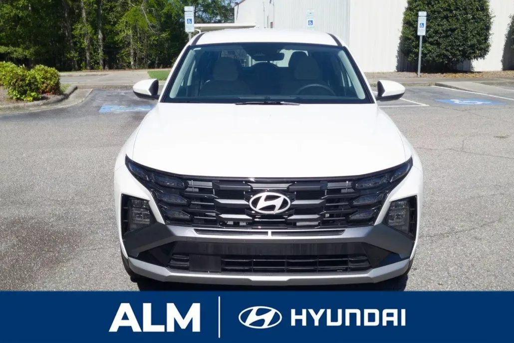 2025 Hyundai Tucson SE photo 1