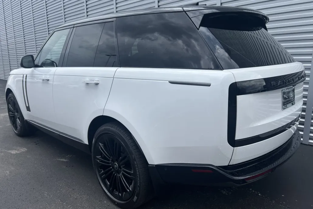 2025 Land Rover Range Rover SE photo 1