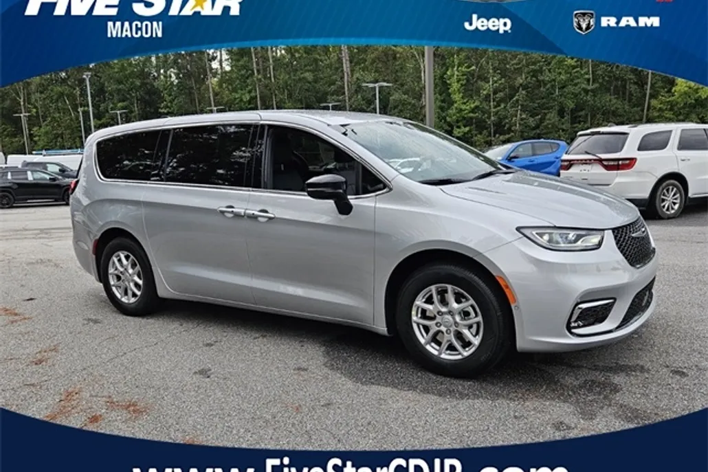 2026 Chrysler Pacifica photo 1