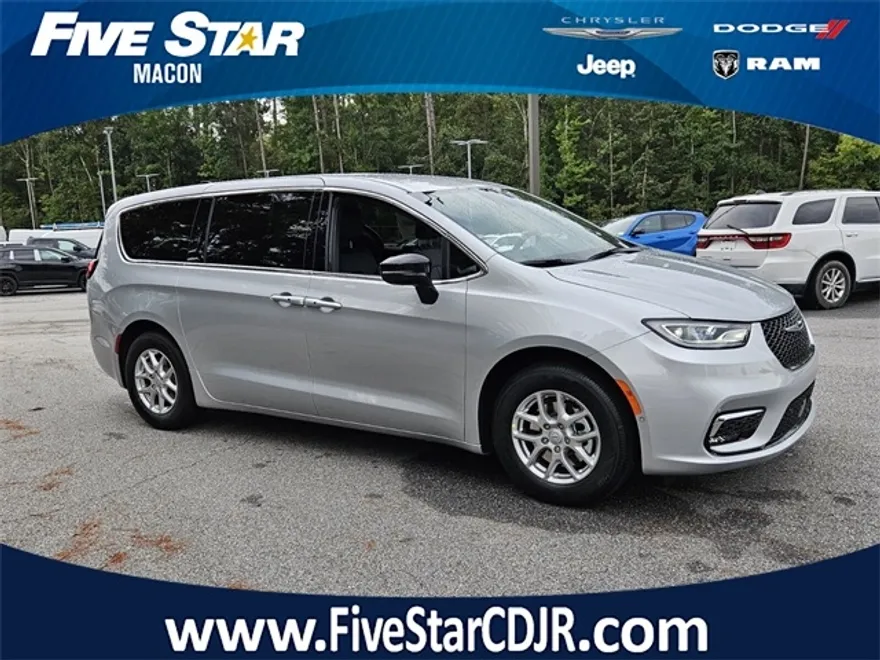 2026 Chrysler Pacifica photo 1