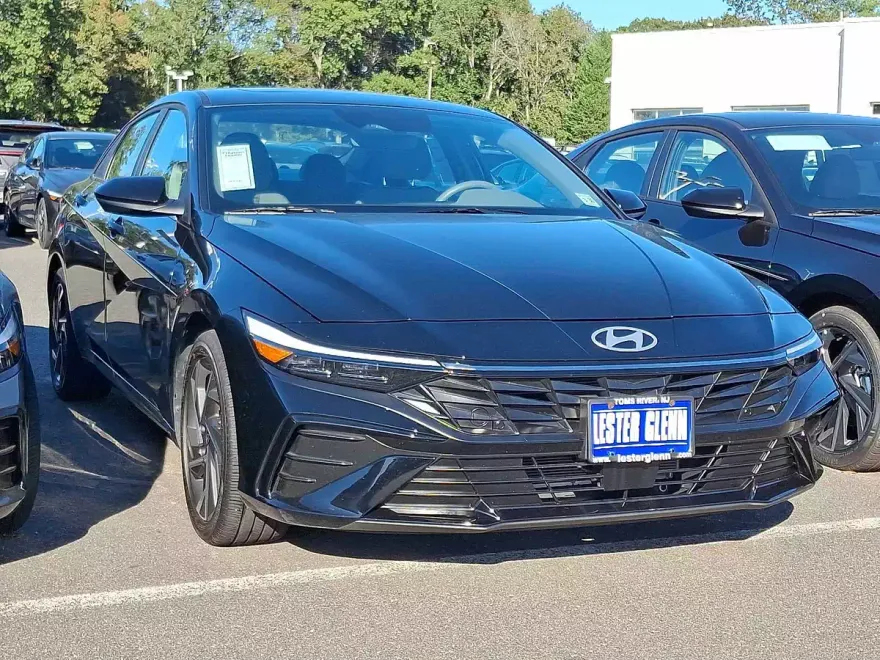 2025 Hyundai Elantra SEL Convenience photo 1