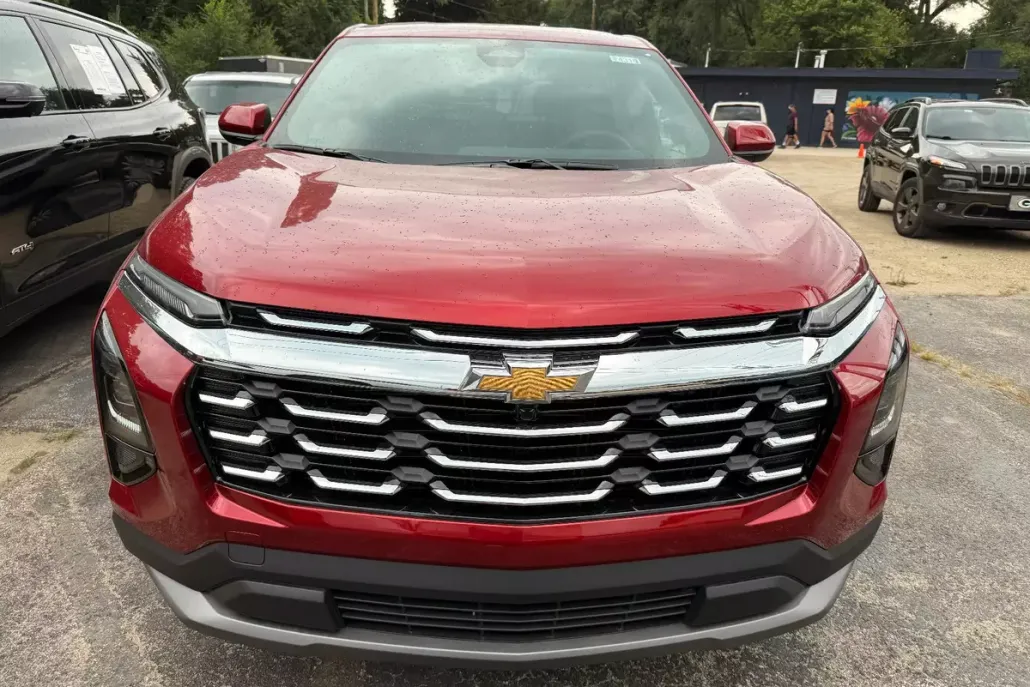 2026 Chevrolet Equinox LT photo 1