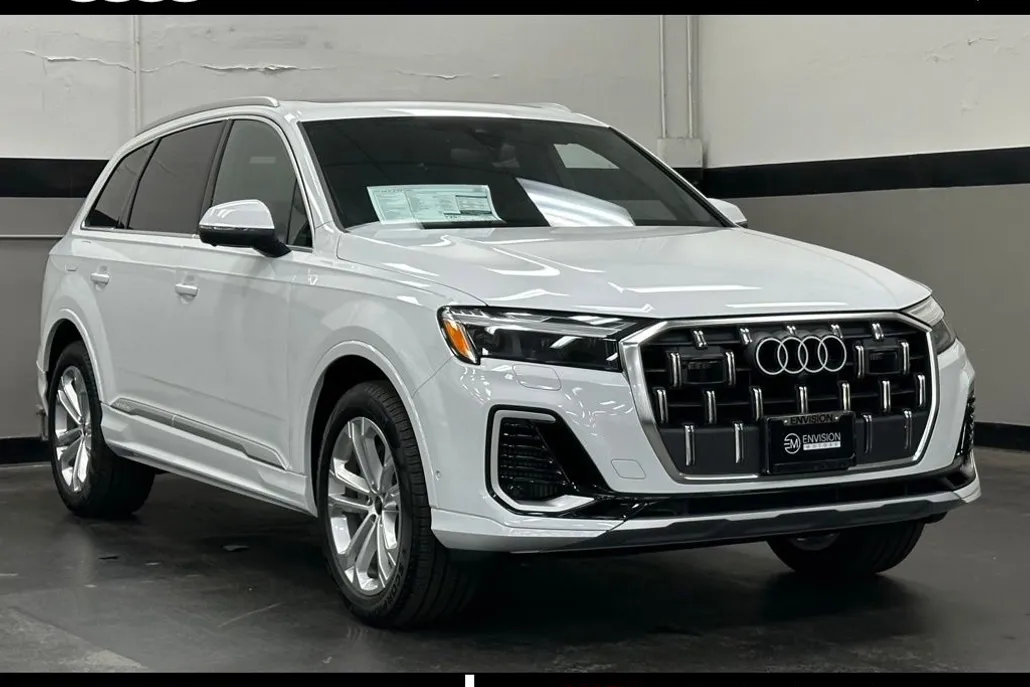 2025 Audi Q7 55 Premium Plus photo 1