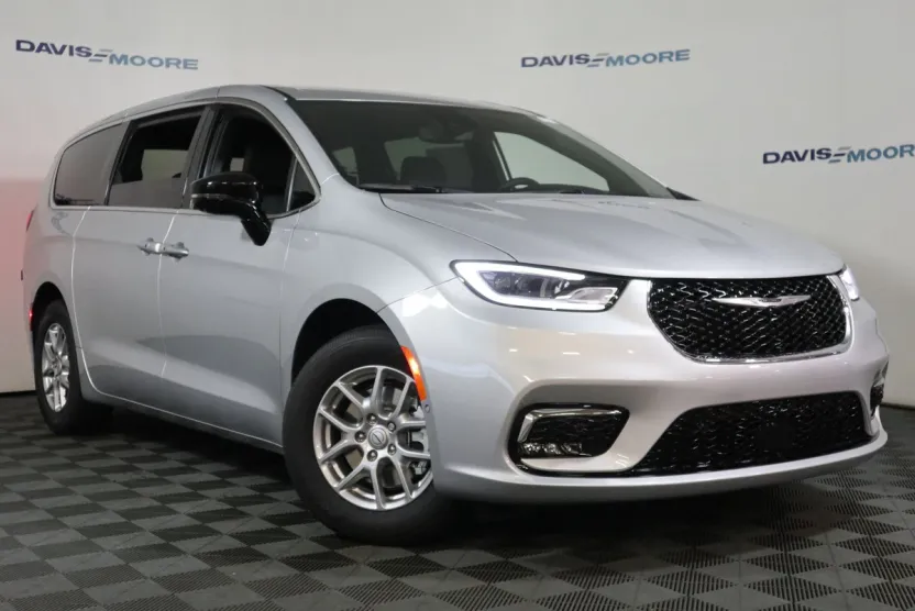 2026 Chrysler Pacifica photo 1